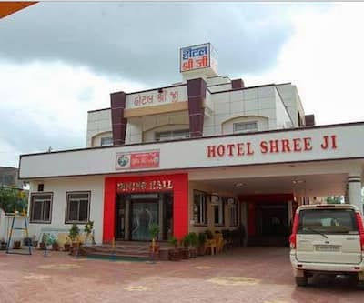 https://imgcld.yatra.com/ytimages/image/upload/t_hotel_yatra_city_desktop/v1437396238/Domestic Hotels/Hotels_Chittorgarh/Shree Ji Hotel/Overview.jpg